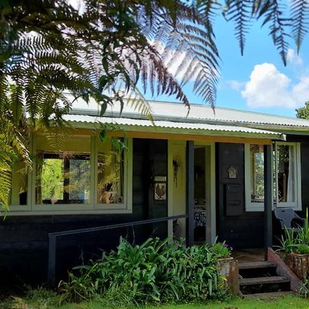 تاومارونوي Earthsounds Country Cottage المظهر الخارجي الصورة