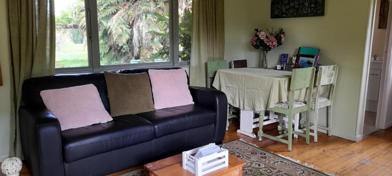 تاومارونوي Earthsounds Country Cottage المظهر الخارجي الصورة