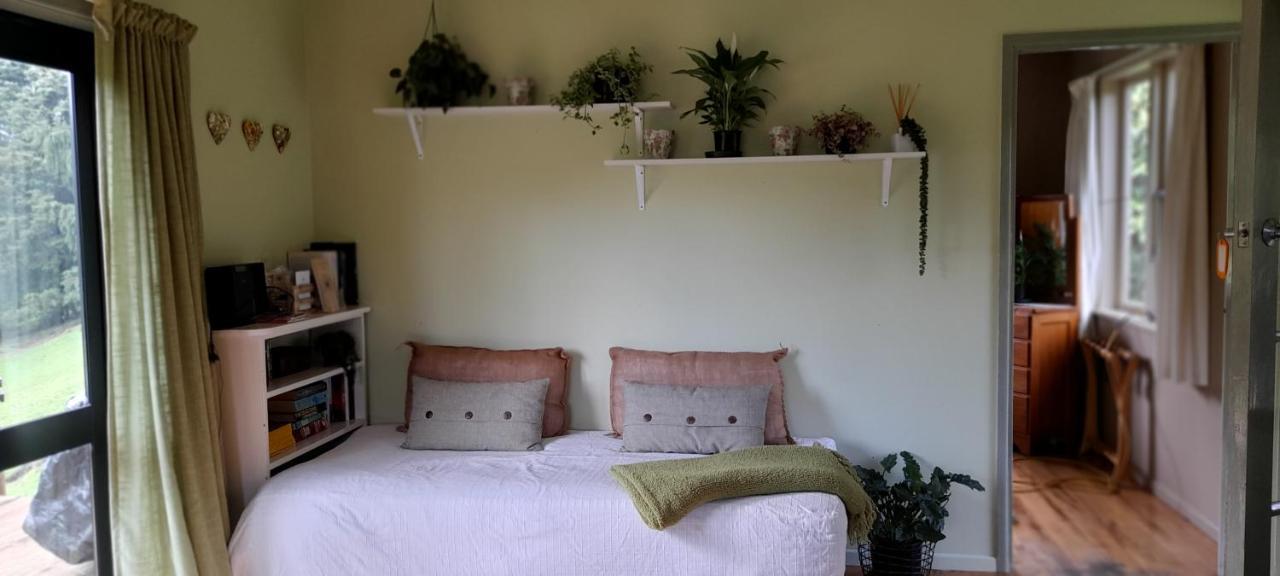 تاومارونوي Earthsounds Country Cottage المظهر الخارجي الصورة