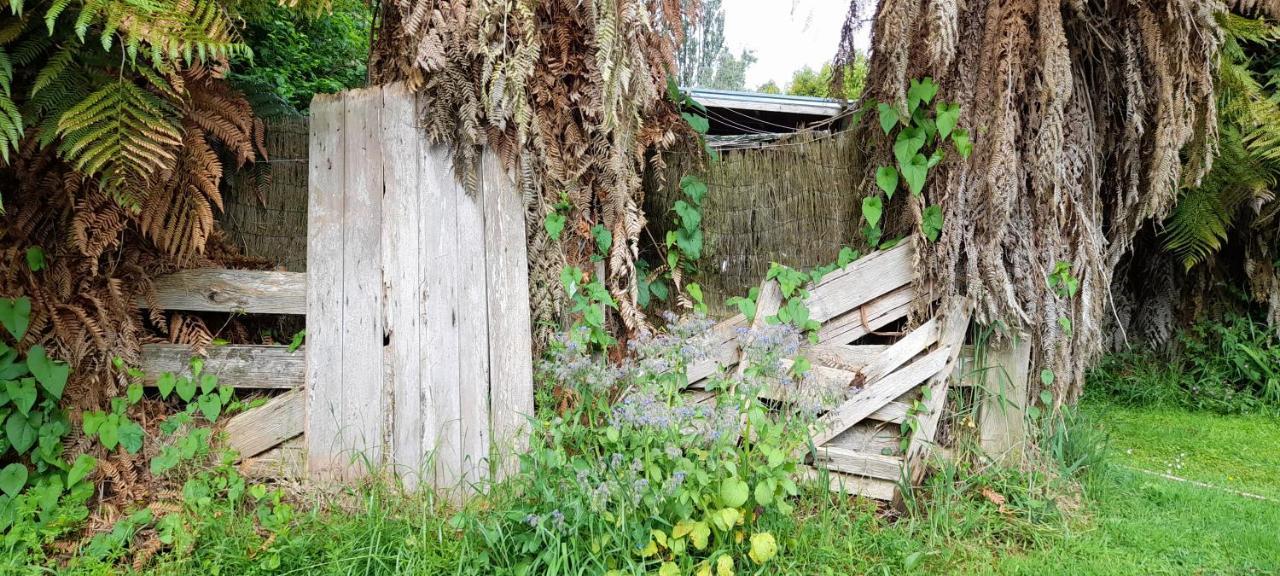 تاومارونوي Earthsounds Country Cottage المظهر الخارجي الصورة