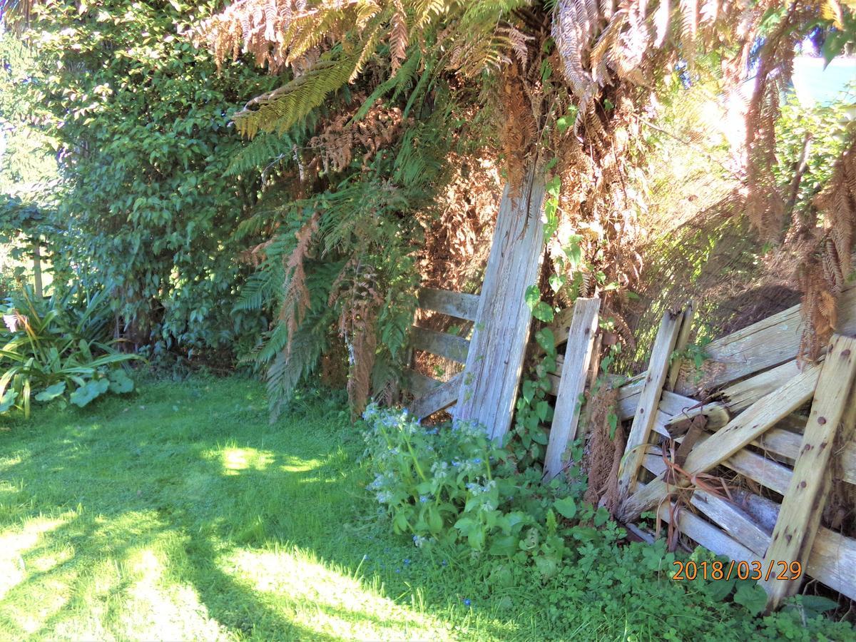 تاومارونوي Earthsounds Country Cottage المظهر الخارجي الصورة